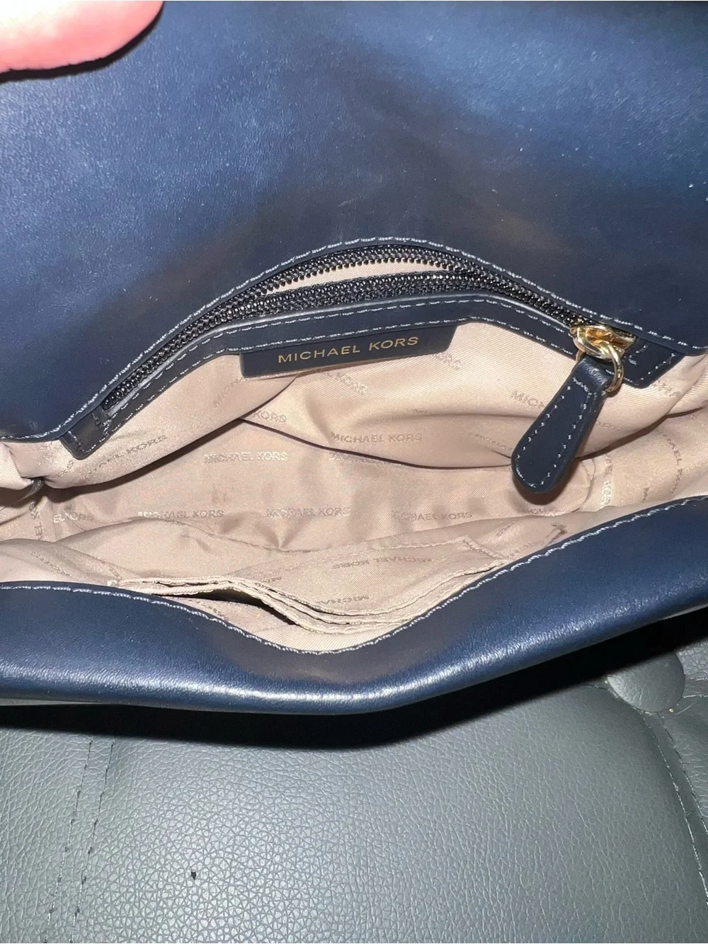 Michael Kors small Sloan logo